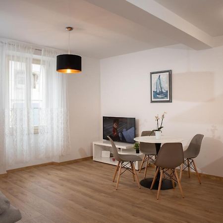 Apartments And Rooms Luan ロヴィニ エクステリア 写真