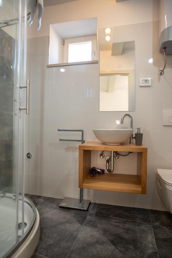 Apartments And Rooms Luan ロヴィニ エクステリア 写真
