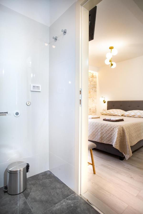 Apartments And Rooms Luan ロヴィニ エクステリア 写真