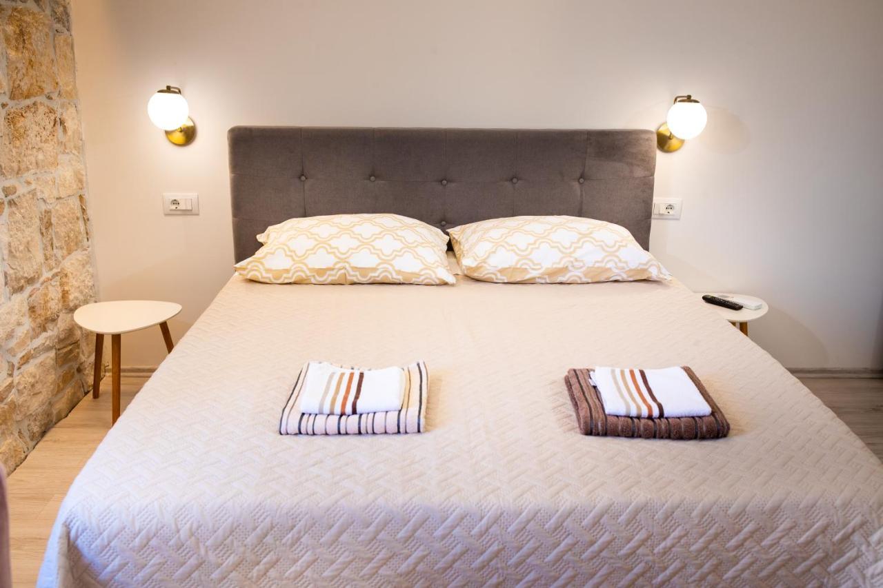 Apartments And Rooms Luan ロヴィニ エクステリア 写真