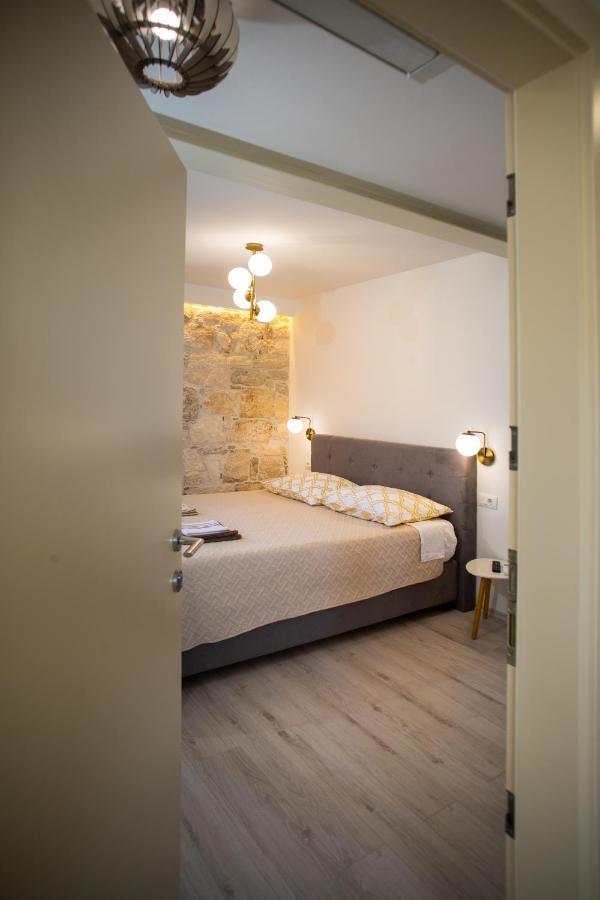 Apartments And Rooms Luan ロヴィニ エクステリア 写真