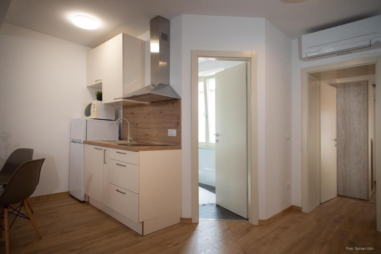 Apartments And Rooms Luan ロヴィニ エクステリア 写真