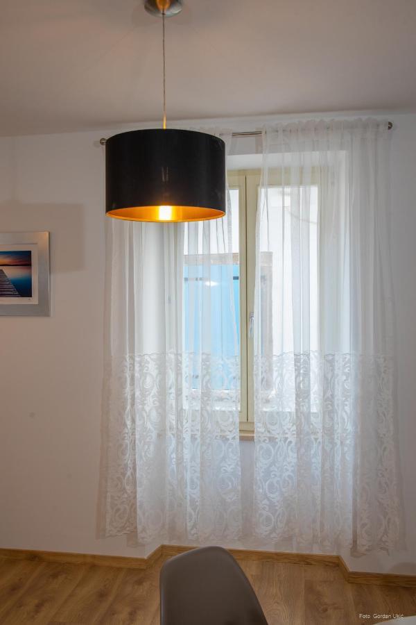 Apartments And Rooms Luan ロヴィニ エクステリア 写真