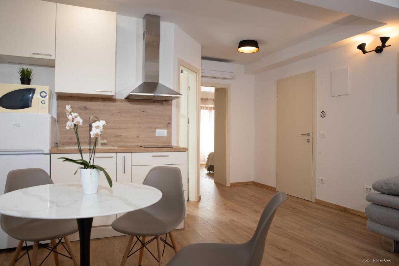 Apartments And Rooms Luan ロヴィニ エクステリア 写真
