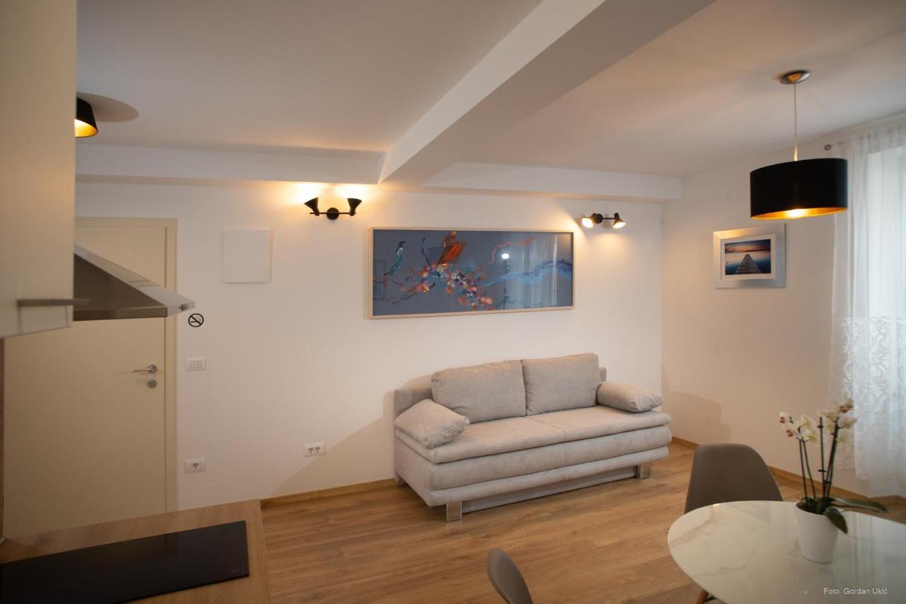 Apartments And Rooms Luan ロヴィニ エクステリア 写真