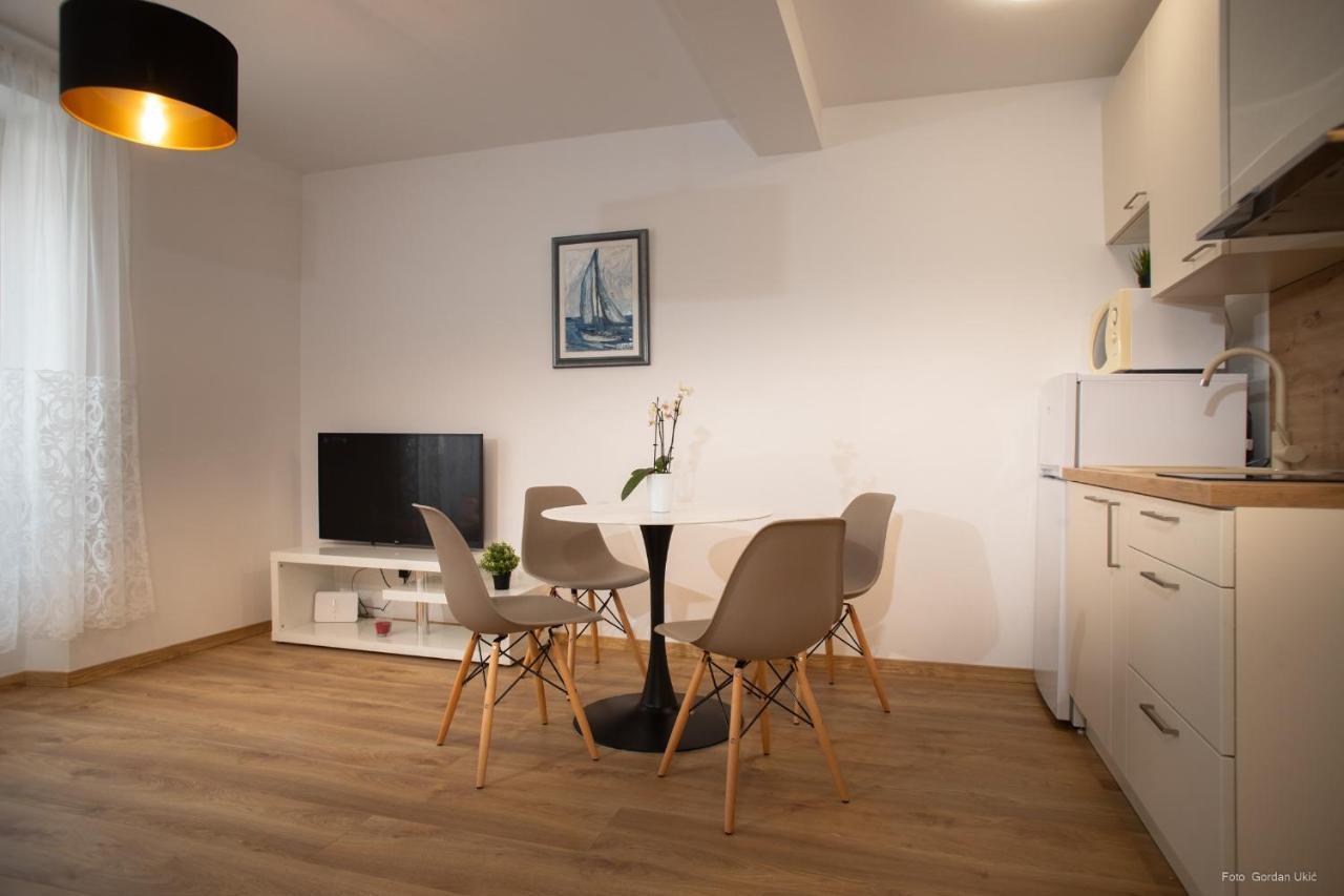 Apartments And Rooms Luan ロヴィニ エクステリア 写真