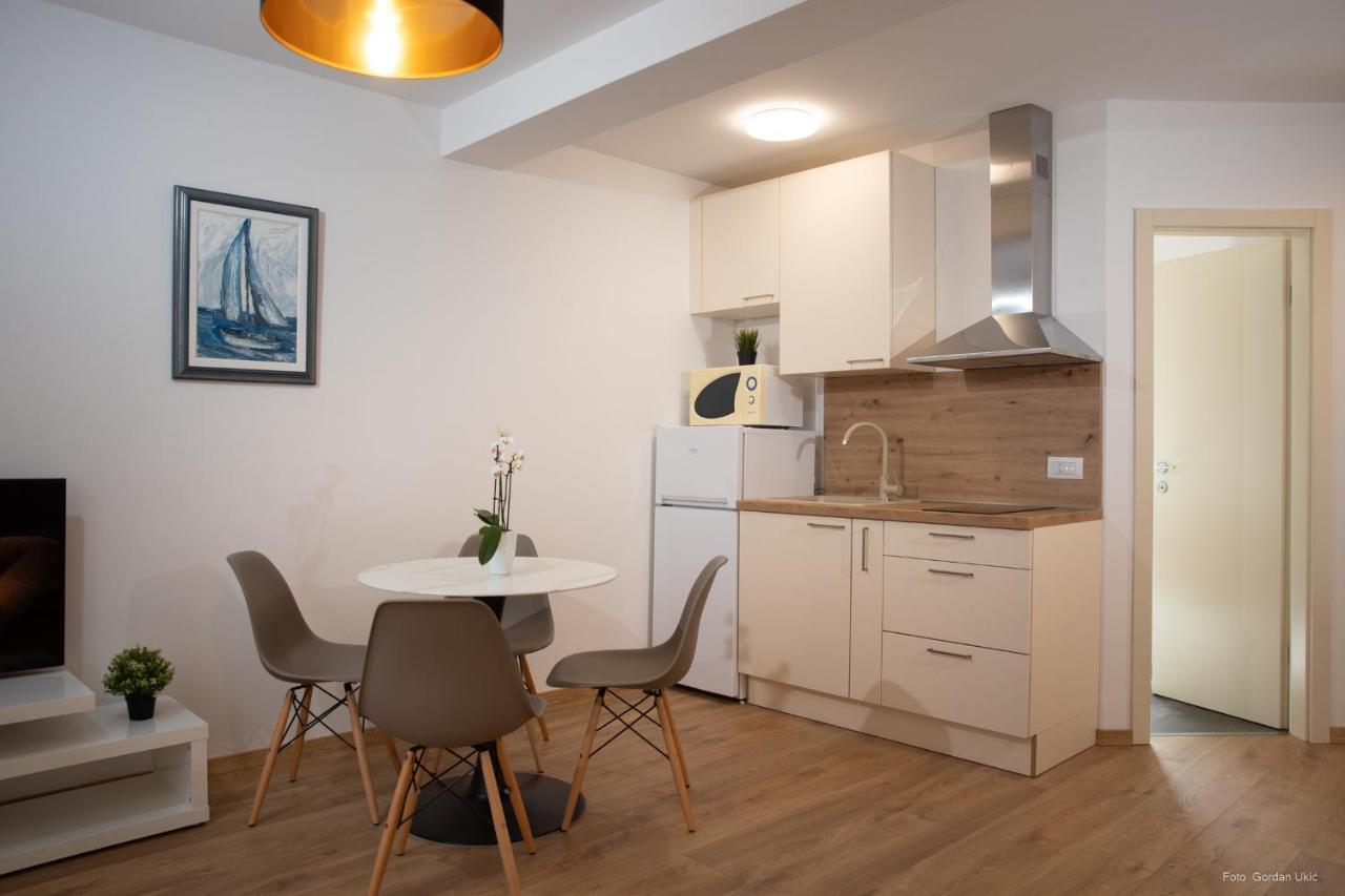 Apartments And Rooms Luan ロヴィニ エクステリア 写真