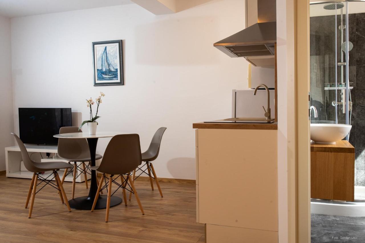Apartments And Rooms Luan ロヴィニ エクステリア 写真