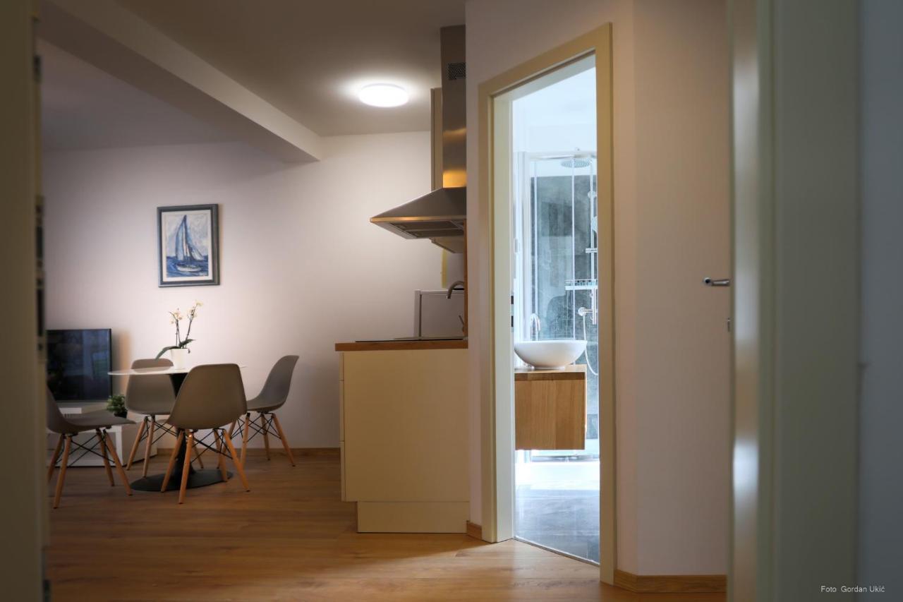 Apartments And Rooms Luan ロヴィニ エクステリア 写真