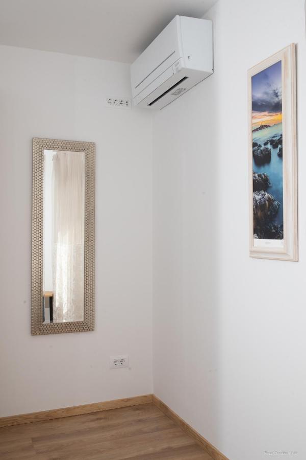 Apartments And Rooms Luan ロヴィニ エクステリア 写真