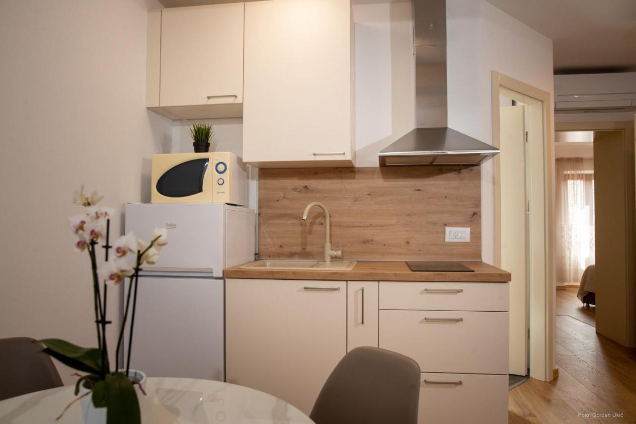 Apartments And Rooms Luan ロヴィニ エクステリア 写真